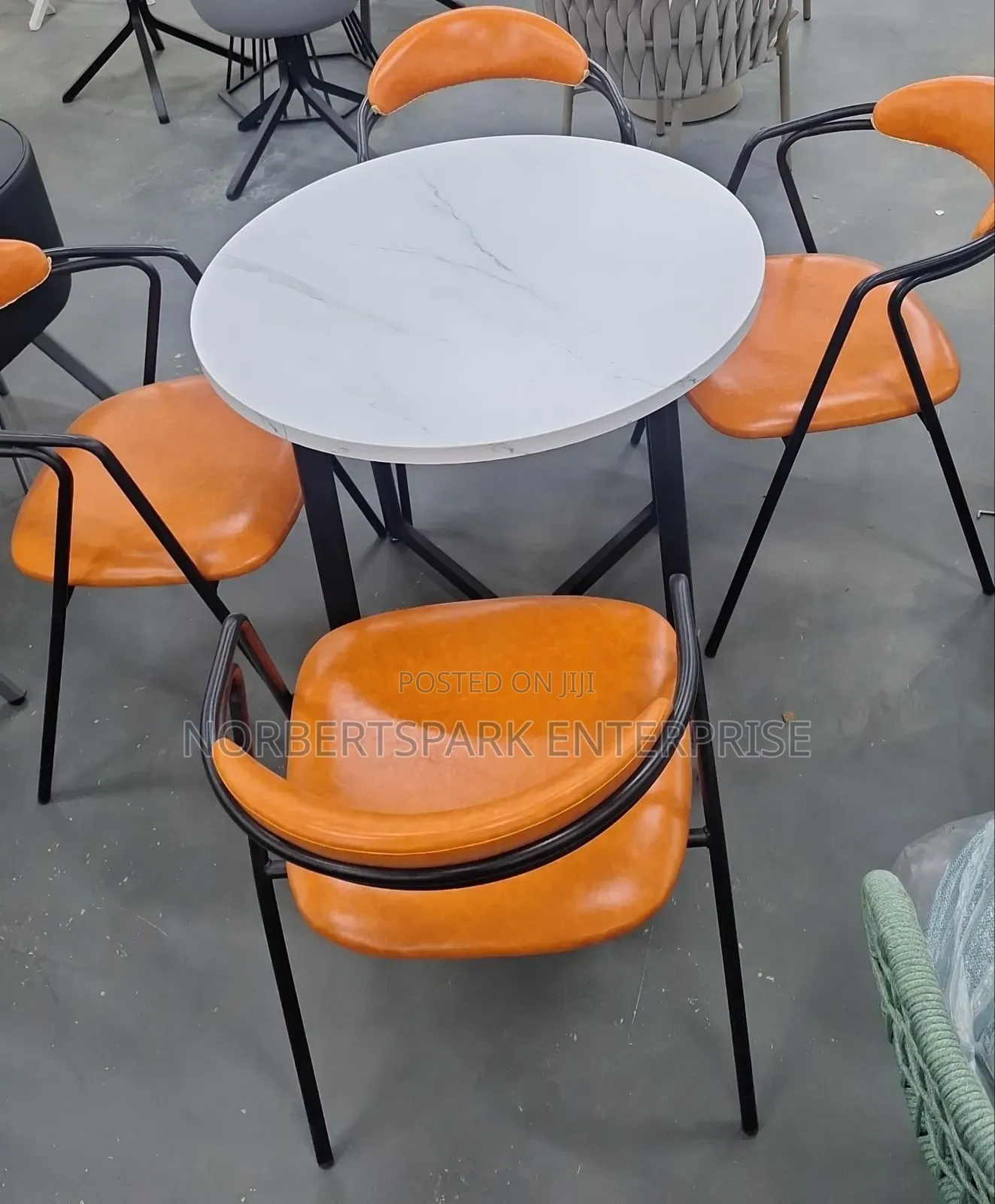 Dining Set (4 Chairs) Q001