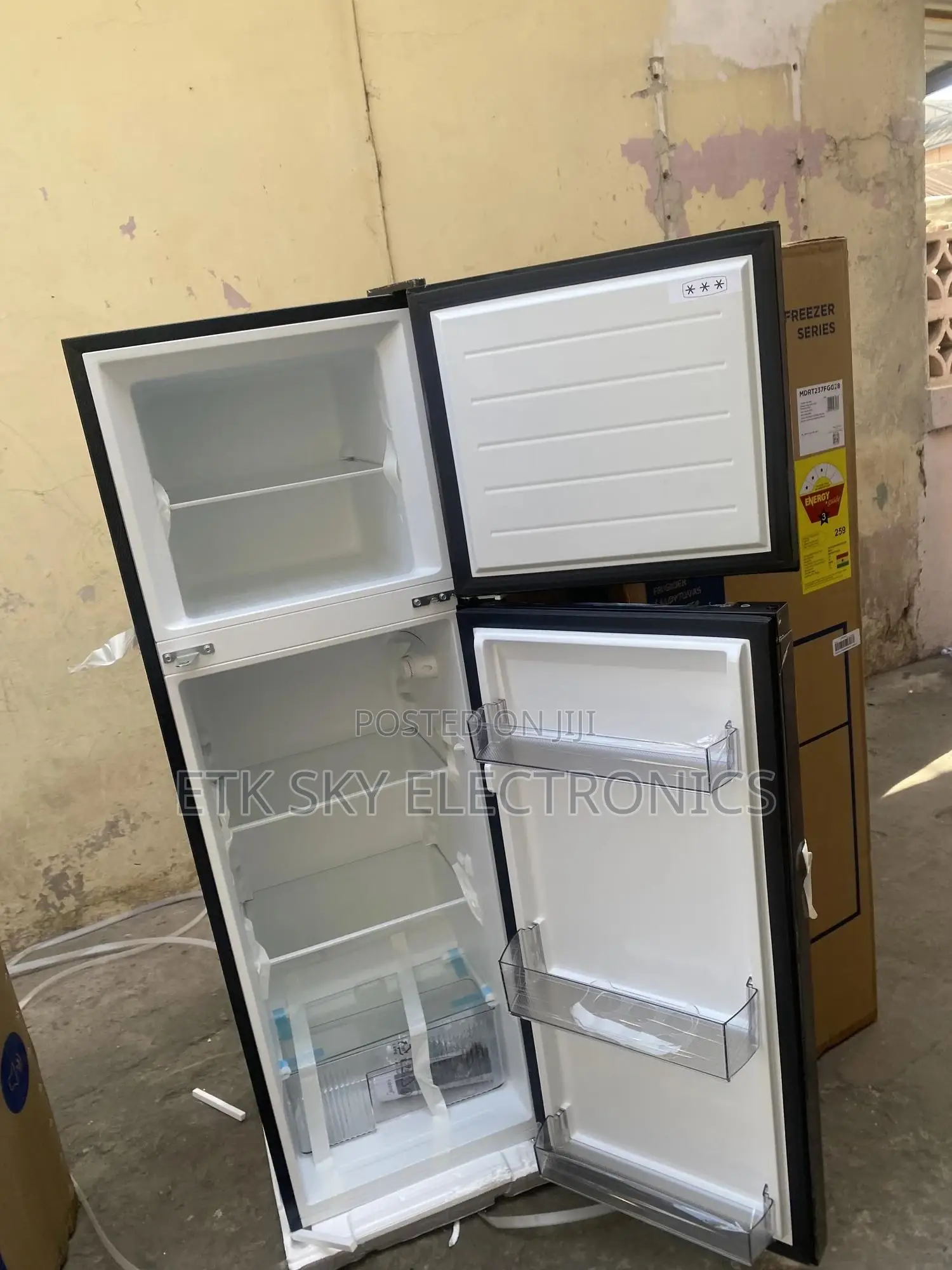 Constant Midea 173liters Top Freezer Fridge