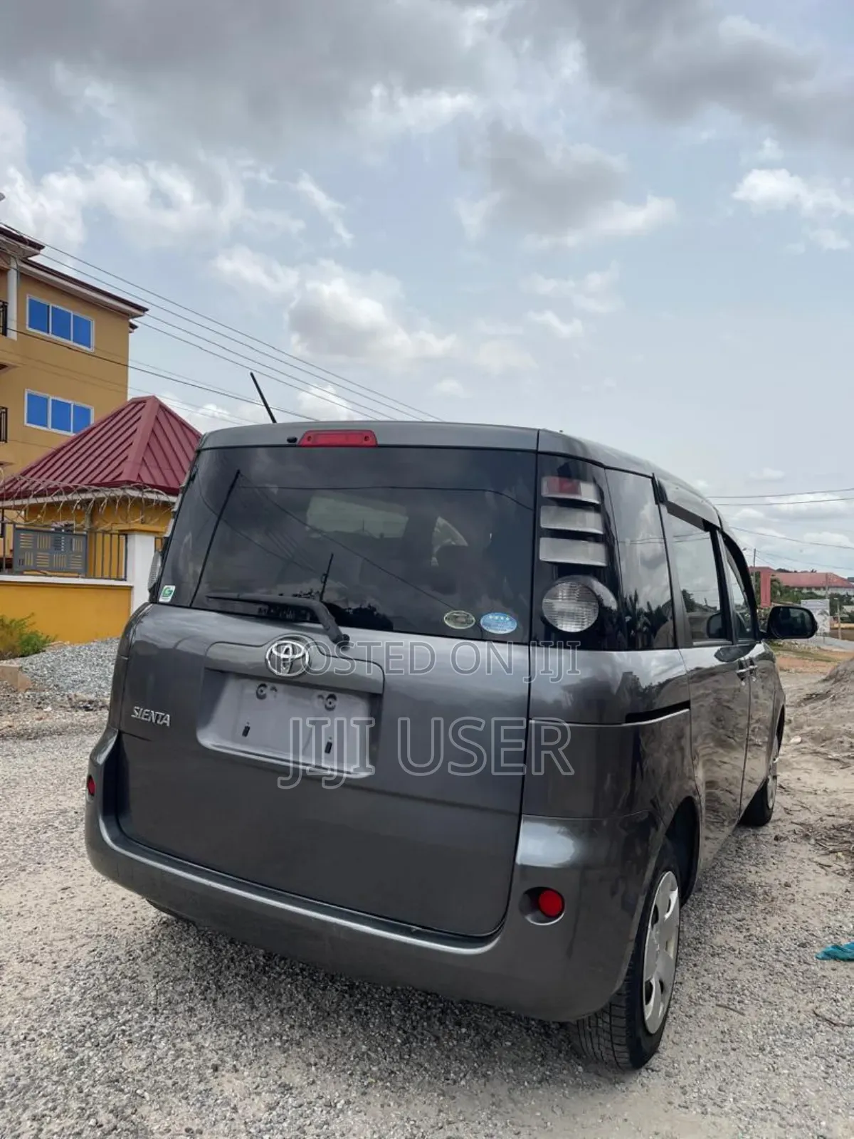 Toyota Sienta 1.5 AWD 2011 Gray