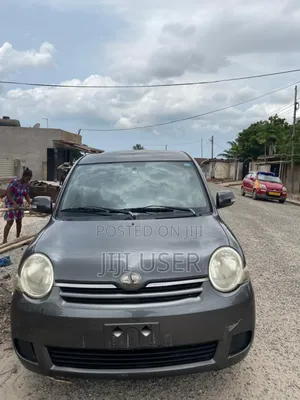 Toyota Sienta 1.5 AWD 2011 Gray