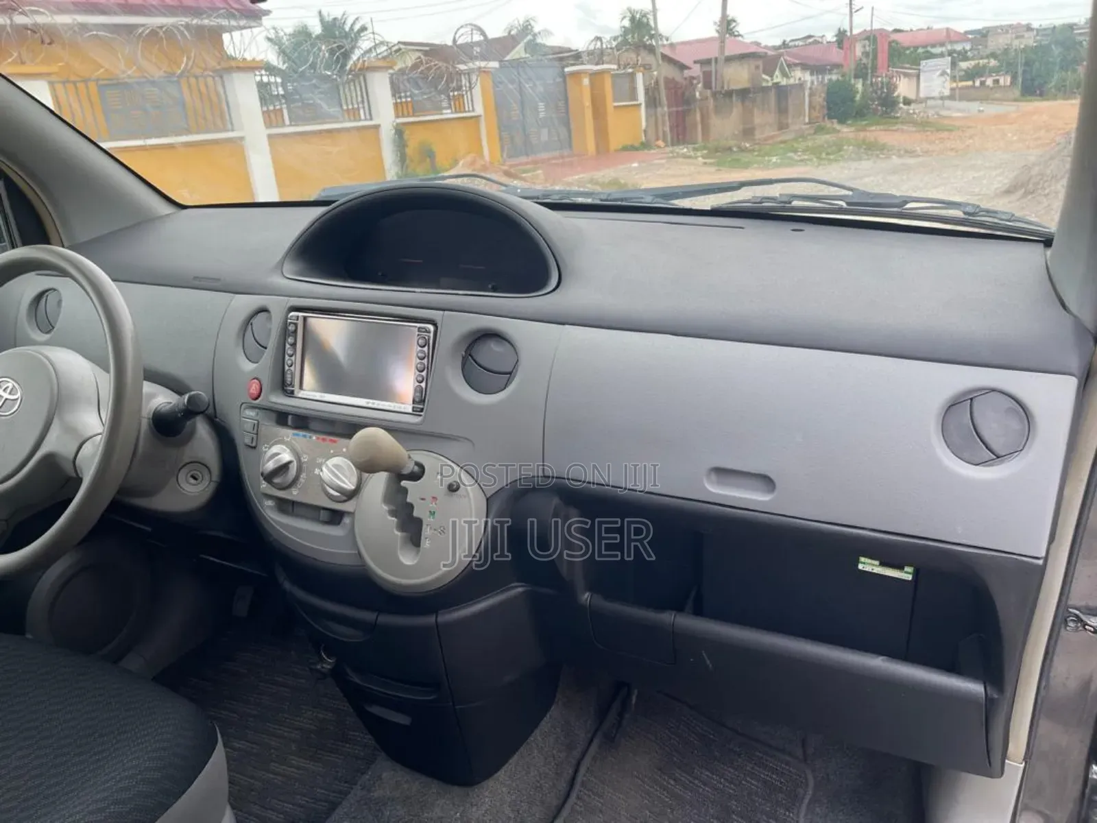 Toyota Sienta 1.5 AWD 2011 Gray