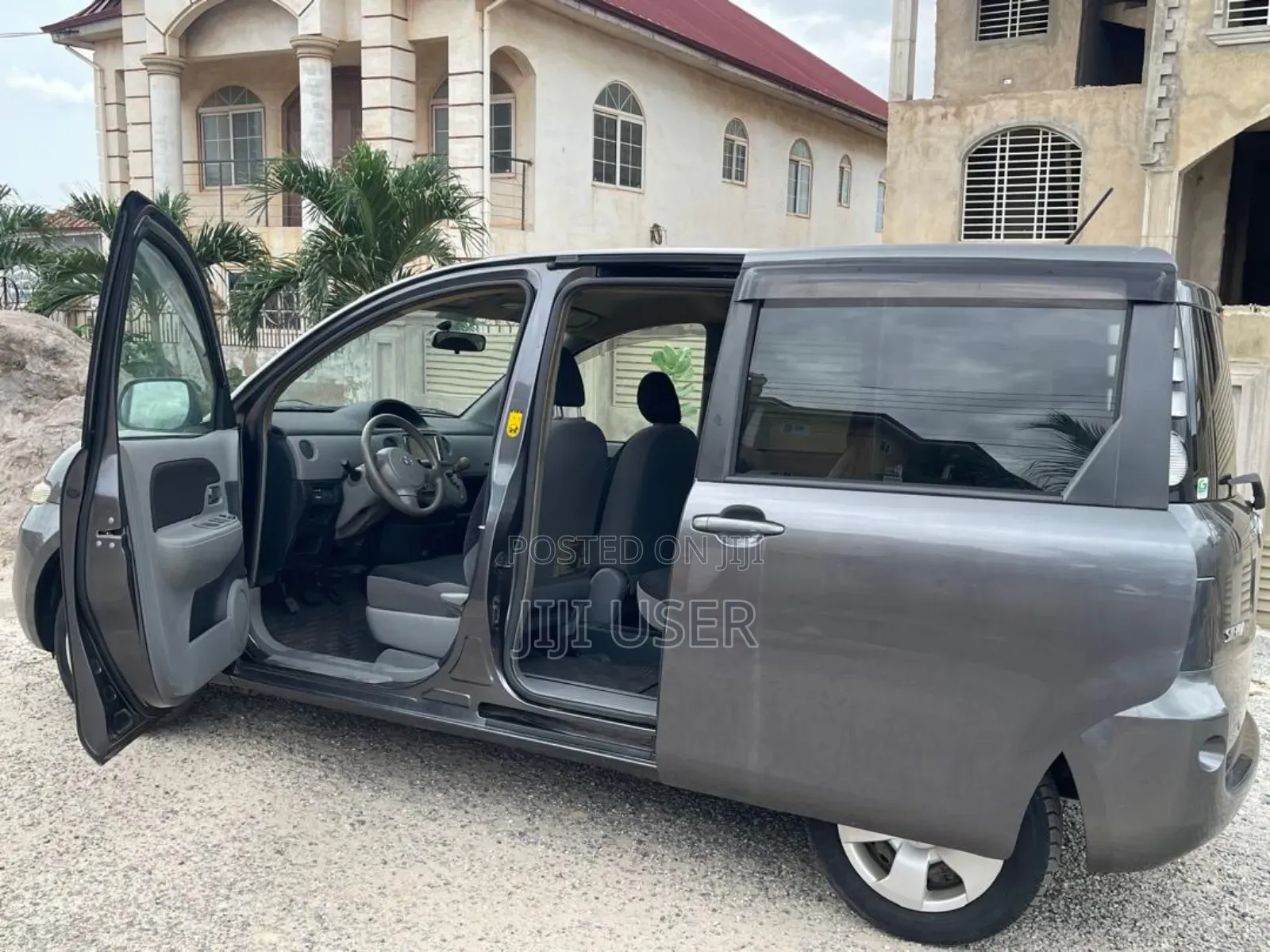 Toyota Sienta 1.5 AWD 2011 Gray