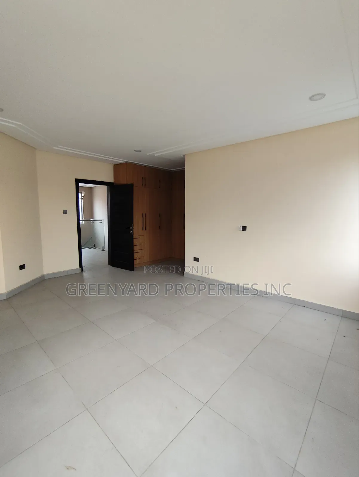 5bdrm Townhouse / Terrace in Dworwulu for rent