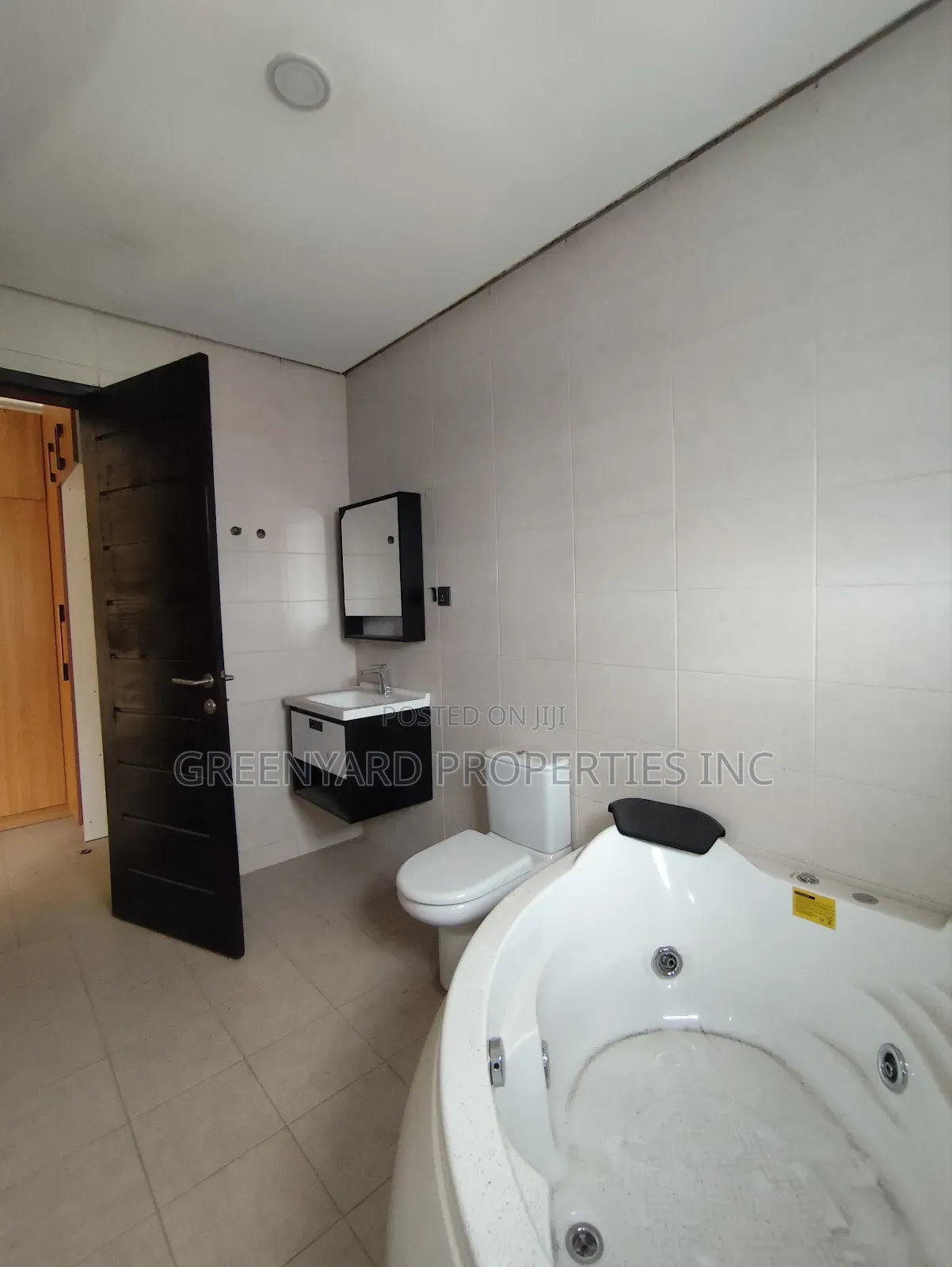 5bdrm Townhouse / Terrace in Dworwulu for rent