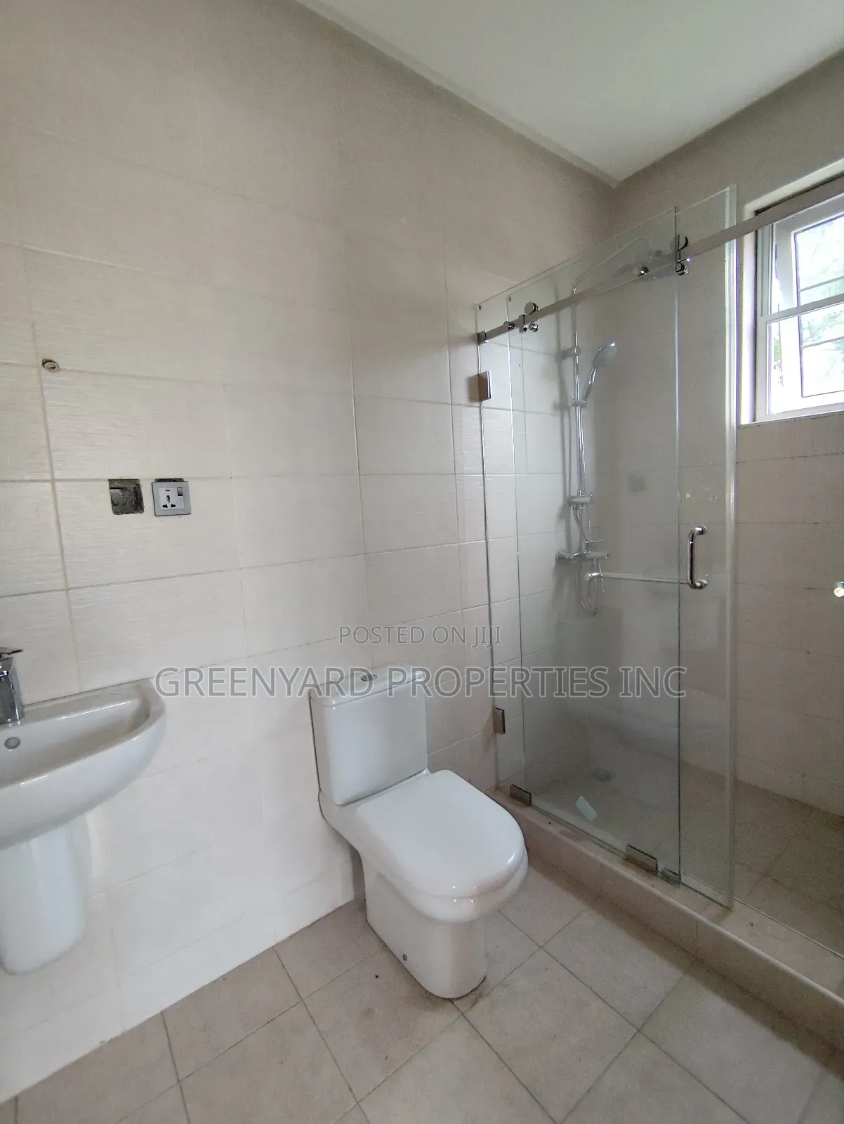 5bdrm Townhouse / Terrace in Dworwulu for rent