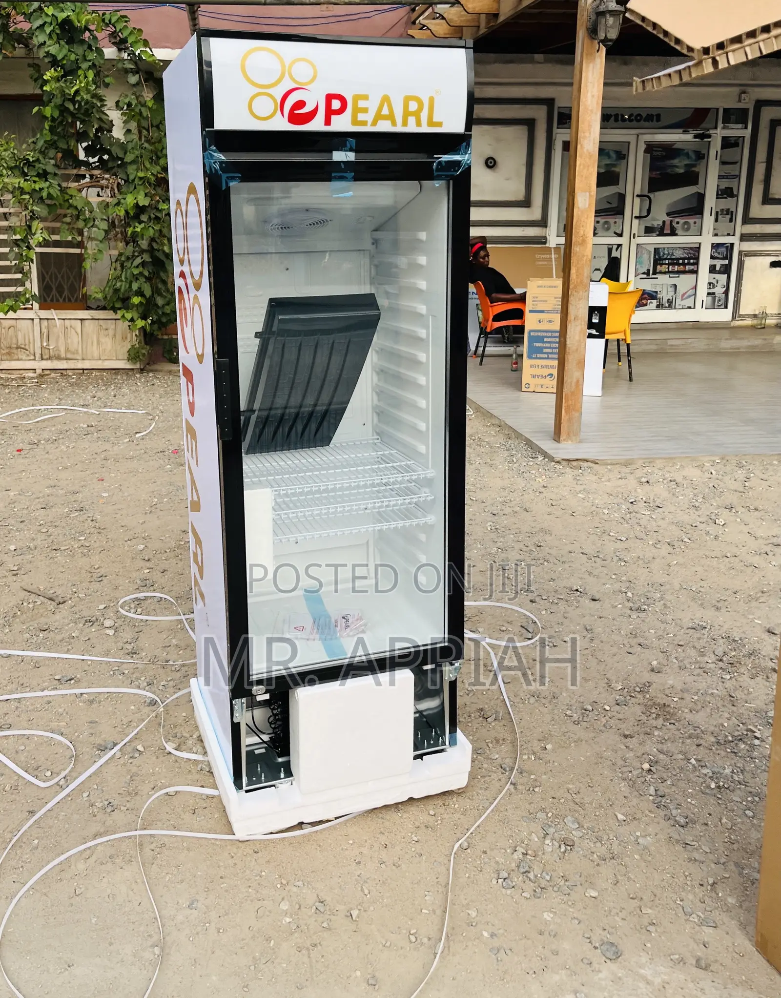 Powerful and Durable Pearl PVC-352-2b 1 Door Display Fridge