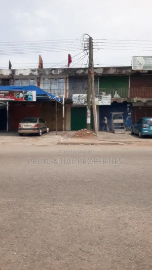 5bdrm House in Adabraka for sale