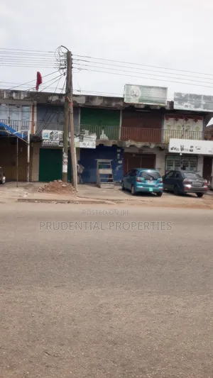 5bdrm House in Adabraka for sale
