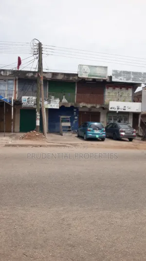 5bdrm House in Adabraka for sale