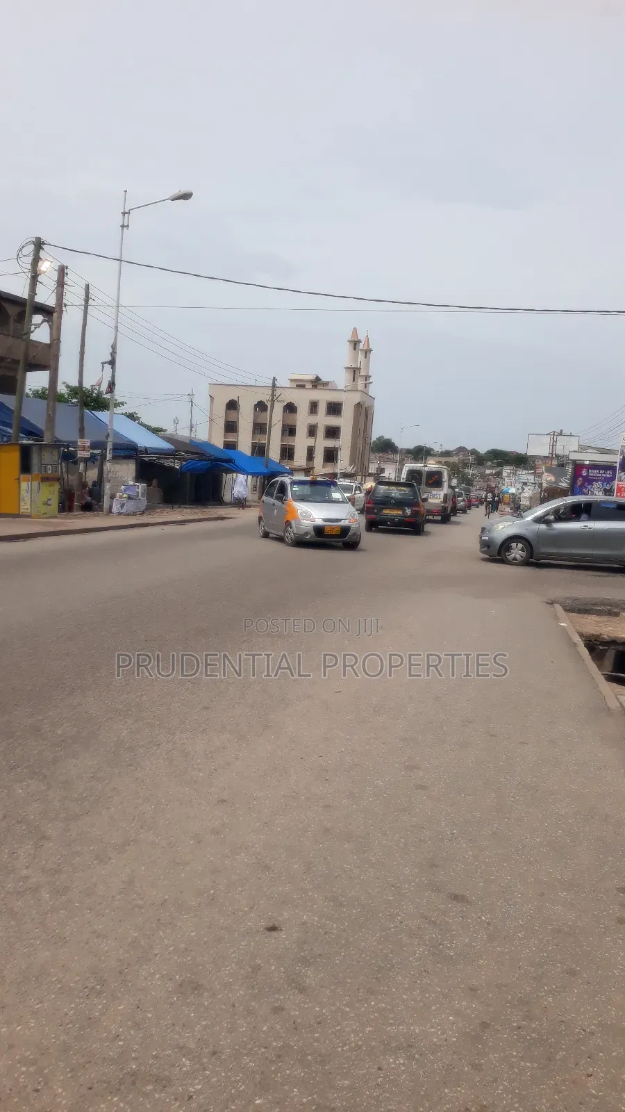 5bdrm House in Adabraka for sale