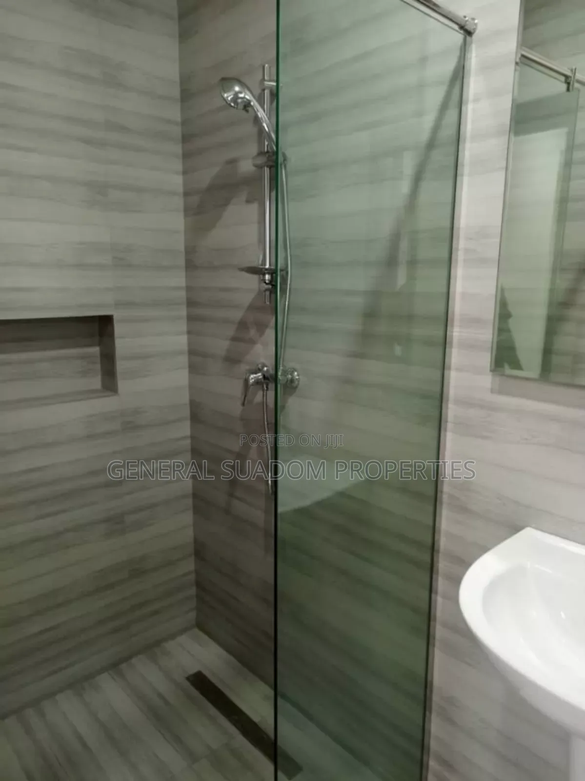 3bdrm Duplex in Suadom Properties, Tseaddo for rent