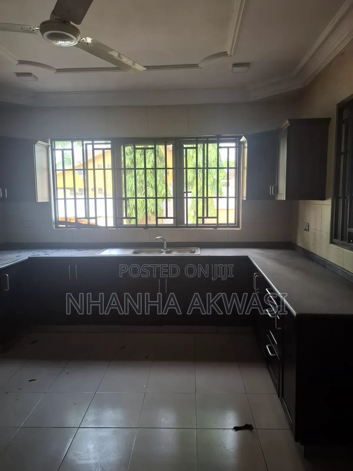 6bdrm House in Community12, Tema Metropolitan for rent