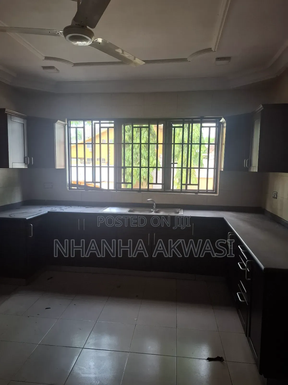 6bdrm House in Community12, Tema Metropolitan for rent
