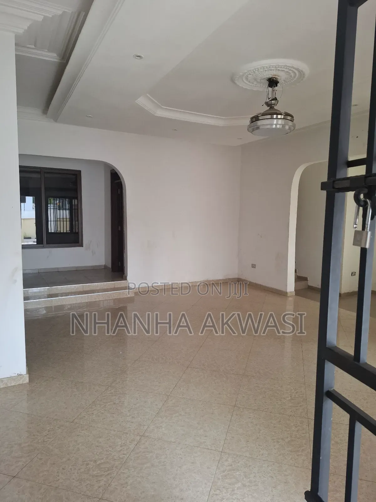 6bdrm House in Community12, Tema Metropolitan for rent