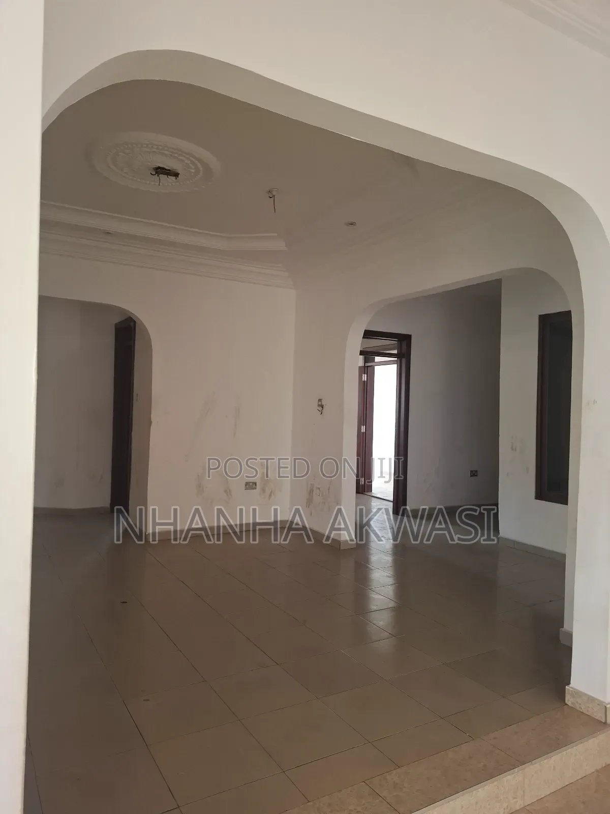 6bdrm House in Community12, Tema Metropolitan for rent