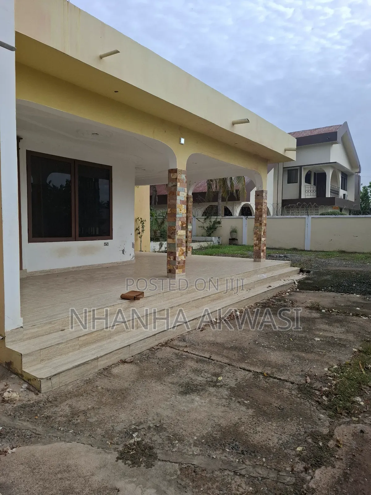 6bdrm House in Community12, Tema Metropolitan for rent