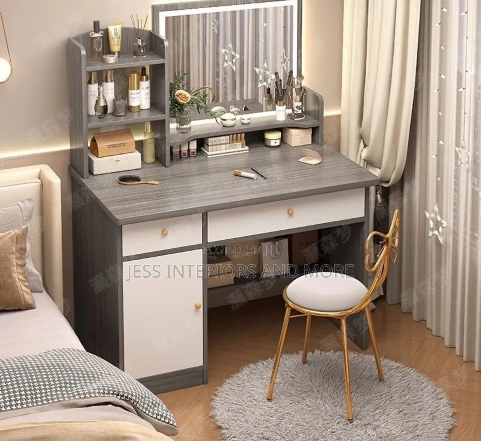 Dresser/Vanity Desk Set With Drawers