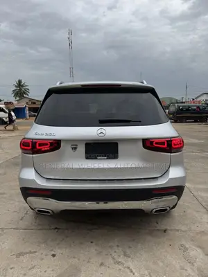 Mercedes-Benz GLB-Class GLB 250 4MATIC 2020 Silver