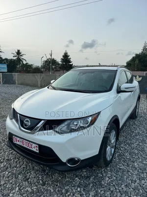 Photo - Nissan Rogue SV AWD 2019 White