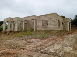 5 Bedrooms House at Adagya