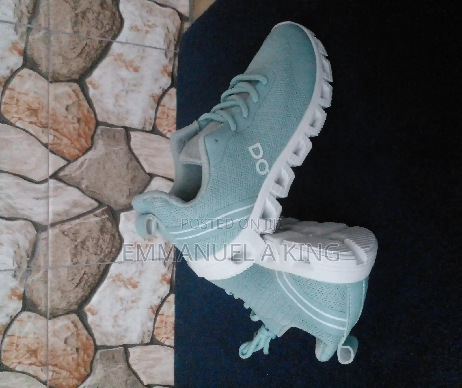 (Dq) on Cloud Running Shoes