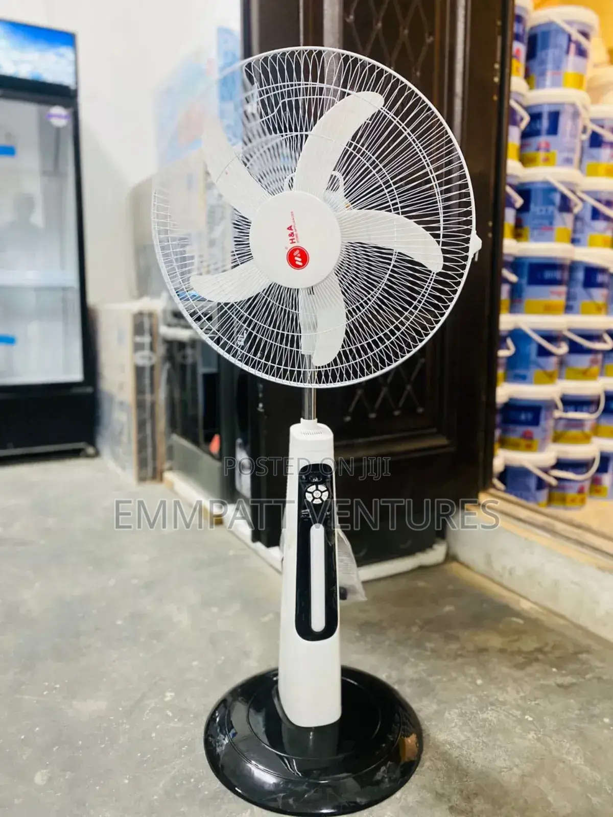 Solid Rechargeable Fan With Free Solar Panel and 2 Led Bulbs