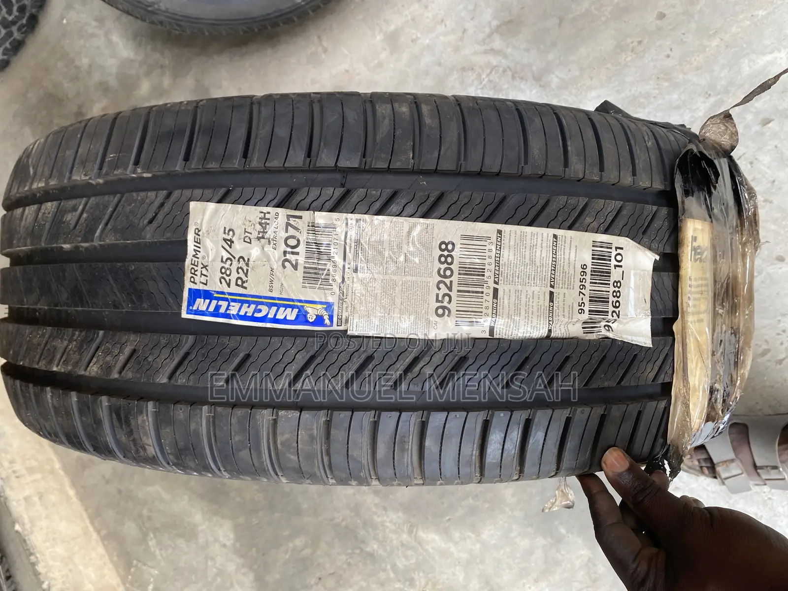 285/45 R22 Michelin Premier LTX Tire
