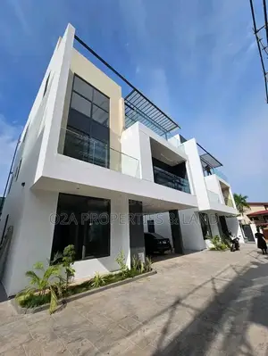 4bdrm Townhouse/Terrace in Cantonment, Accra, DVLA Area for sale