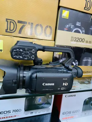 Full Option Canon Xa25 Video Camera