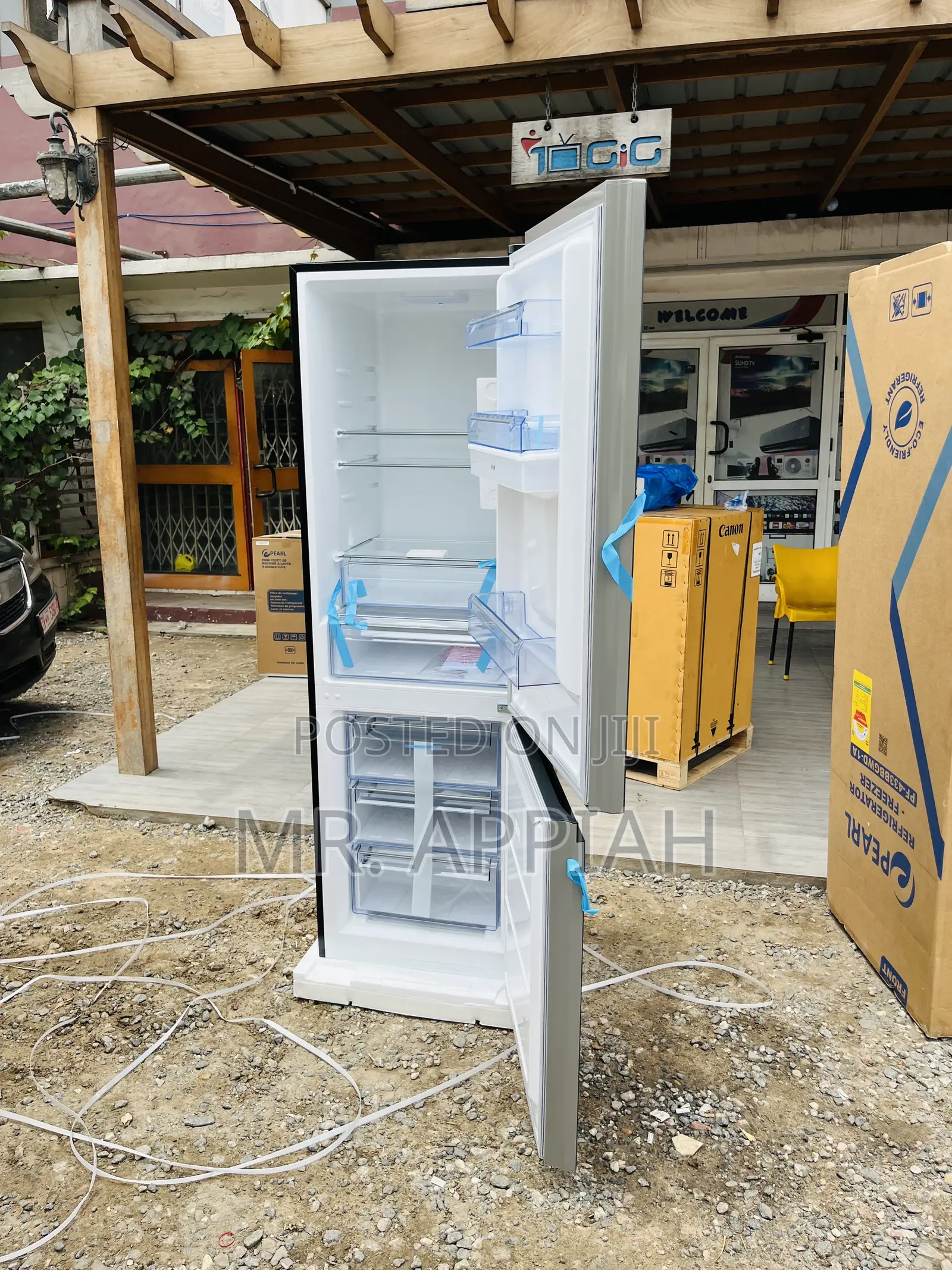 Shop Wonderful Pearl Pf—433 BBGWD Bottom Freezer Fridge.