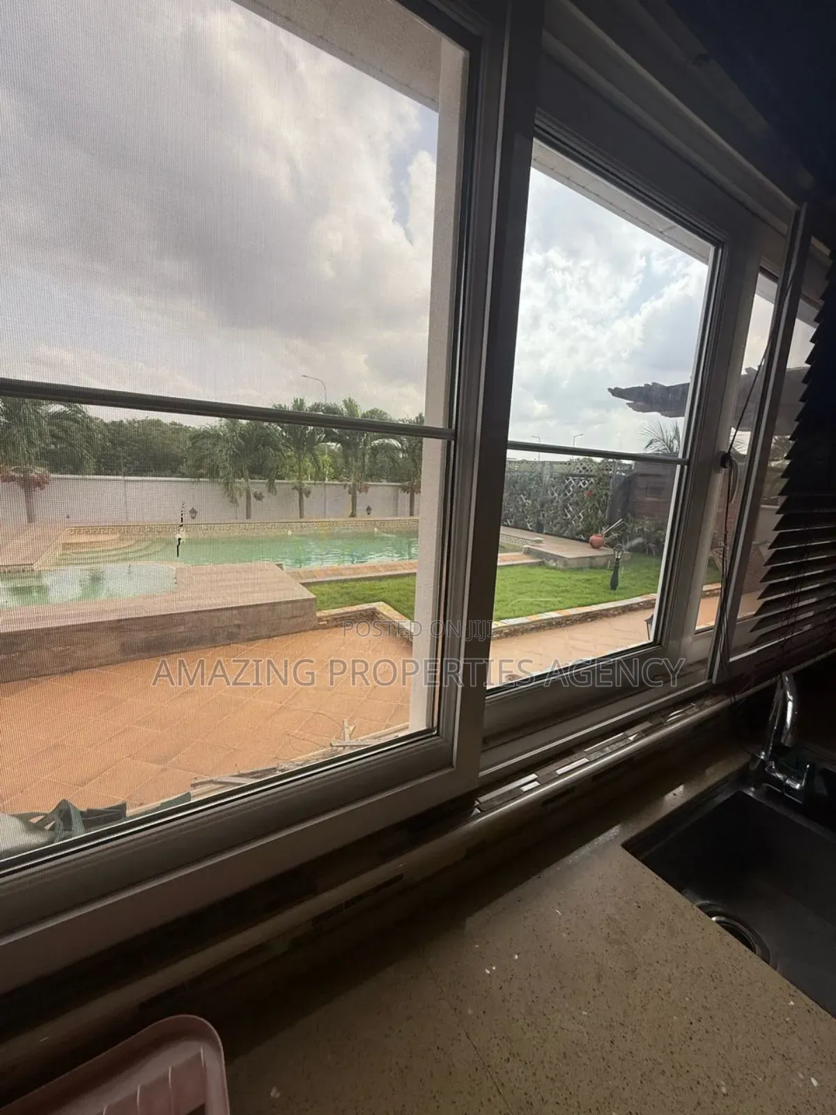 4bdrm House in Airport Residential Area for rent