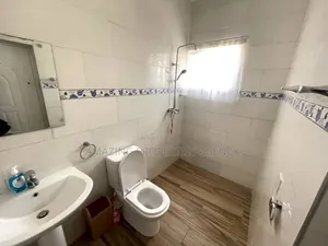 8bdrm House in Spintex for sale