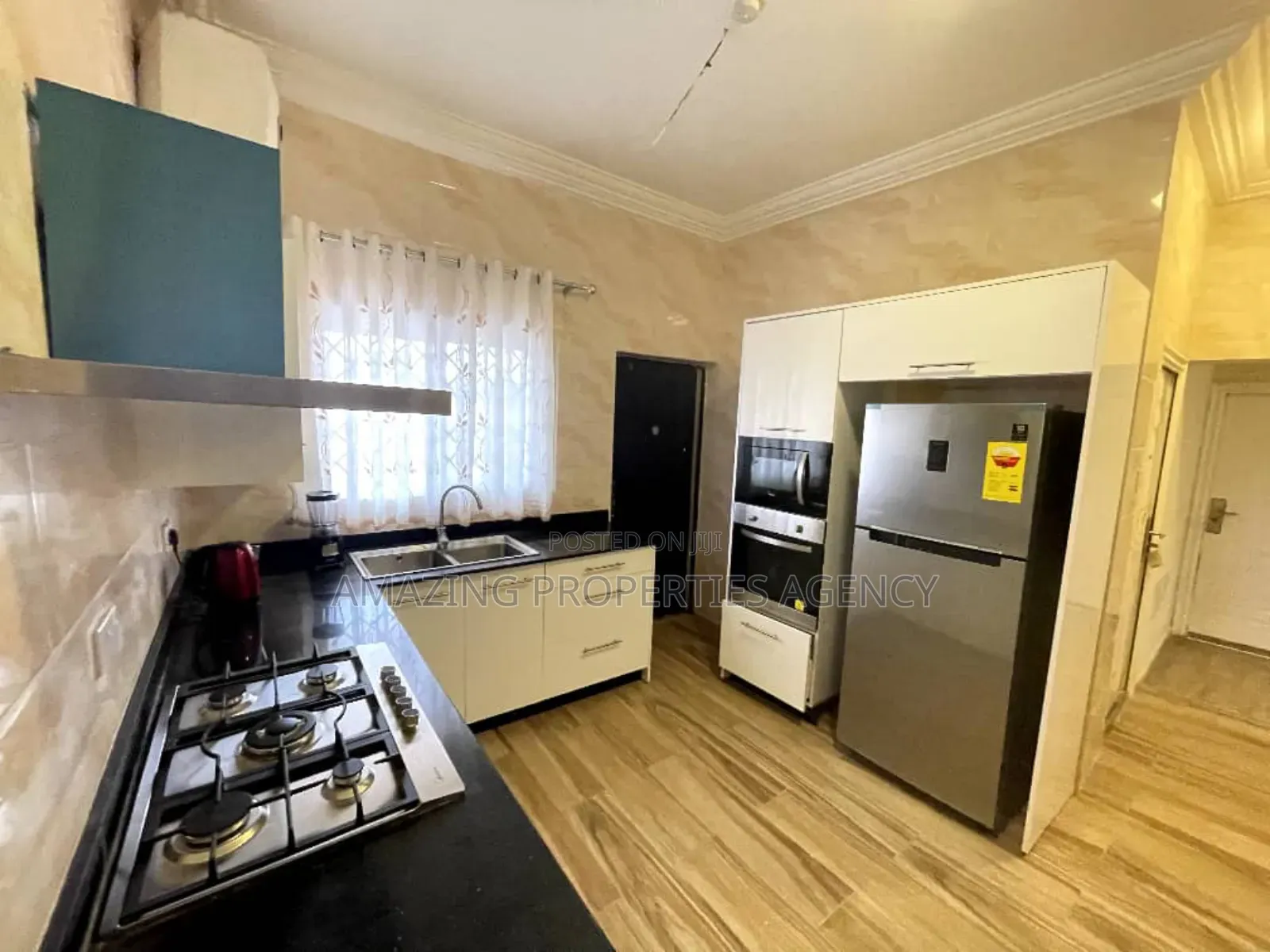 8bdrm House in Spintex for sale