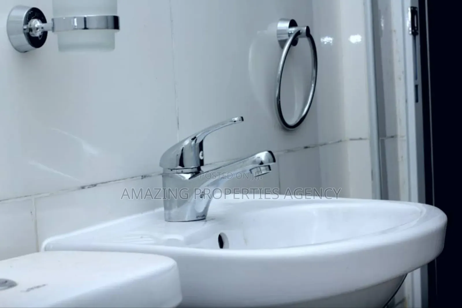 8bdrm House in Spintex for sale