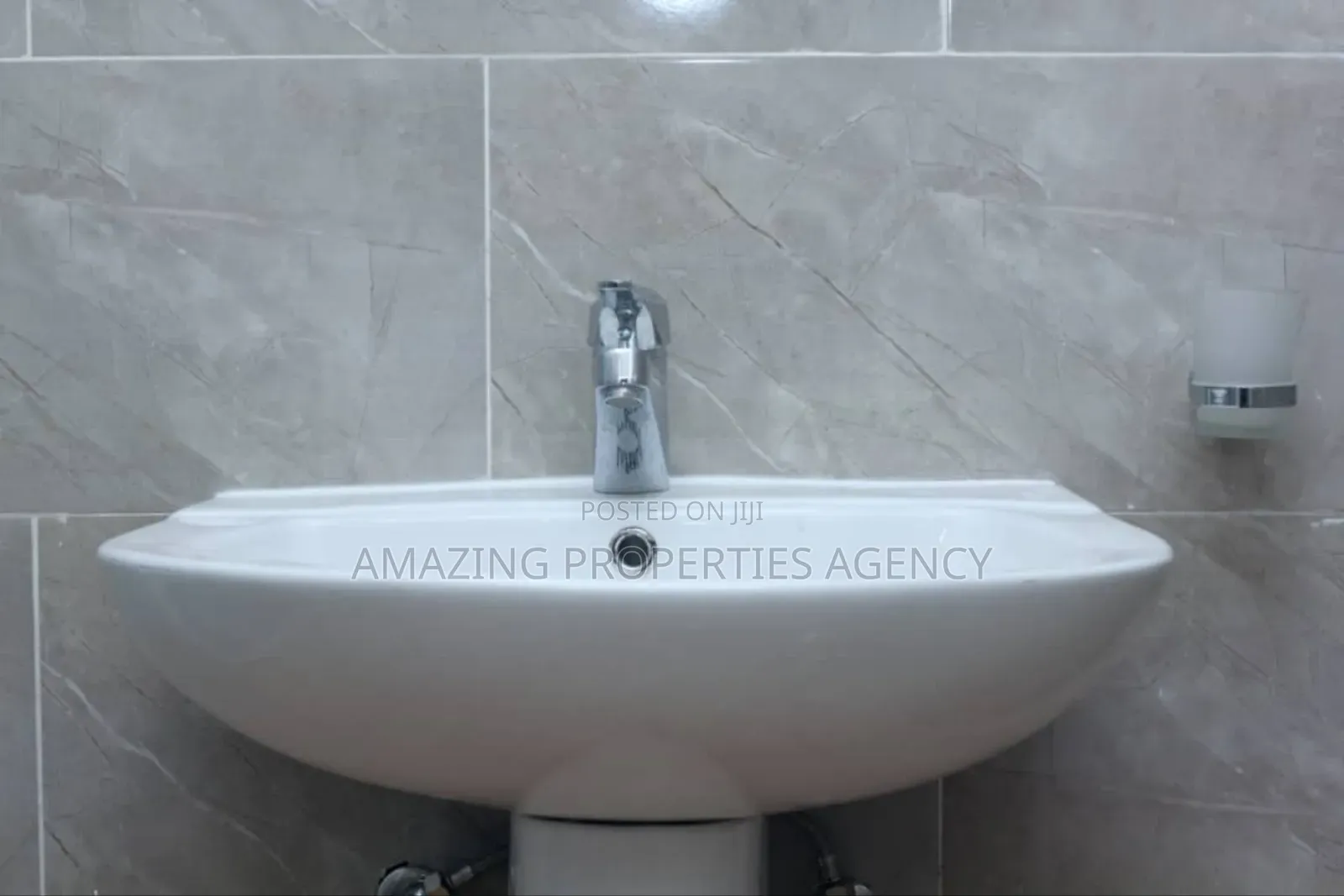 8bdrm House in Spintex for sale