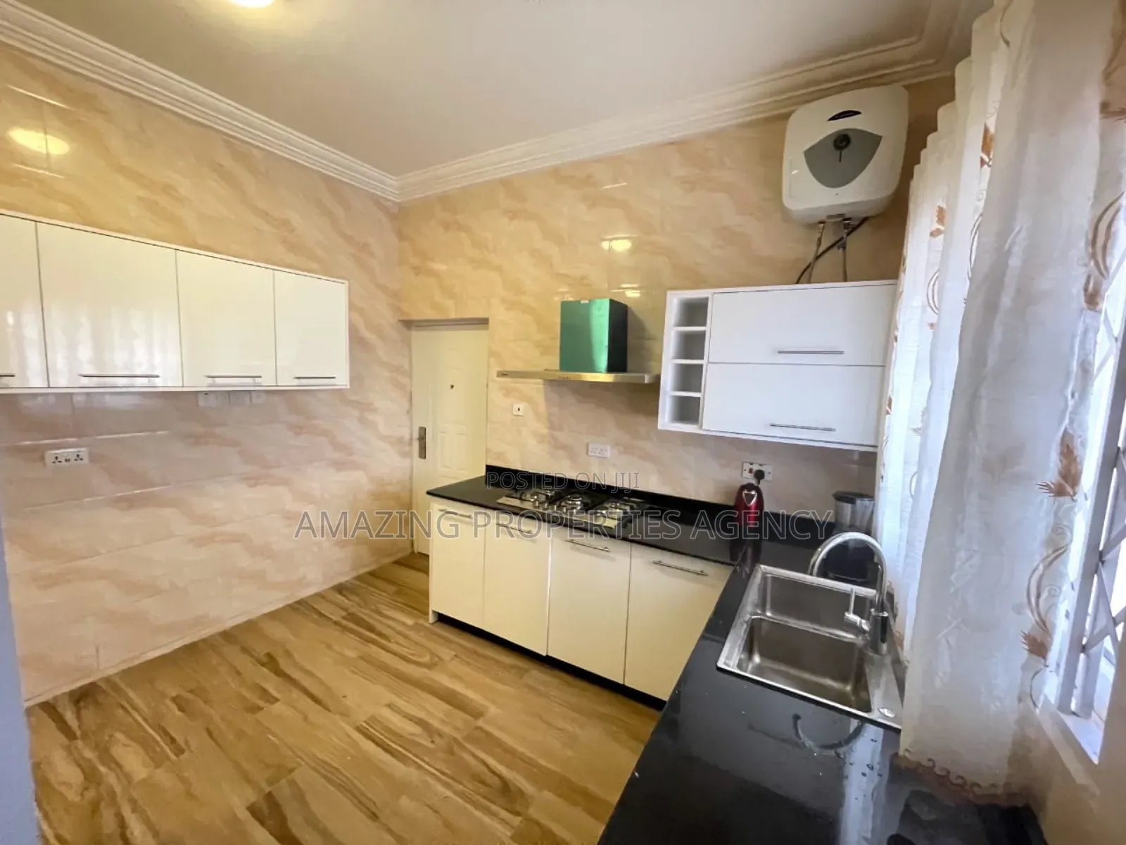 8bdrm House in Spintex for sale