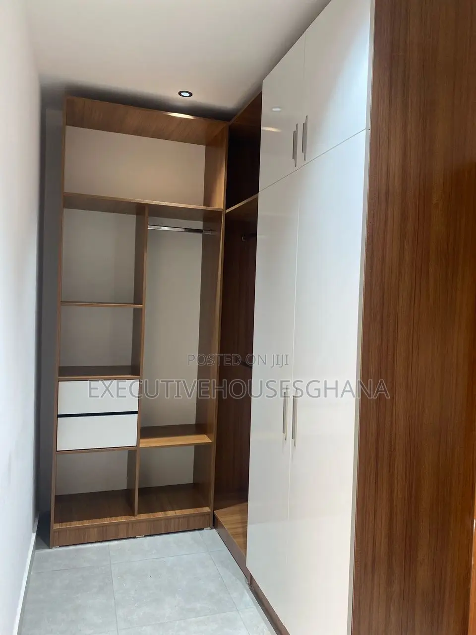 4bdrm House in Lake Side Estate for sale