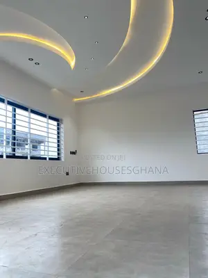 4bdrm House in Lake Side Estate for sale
