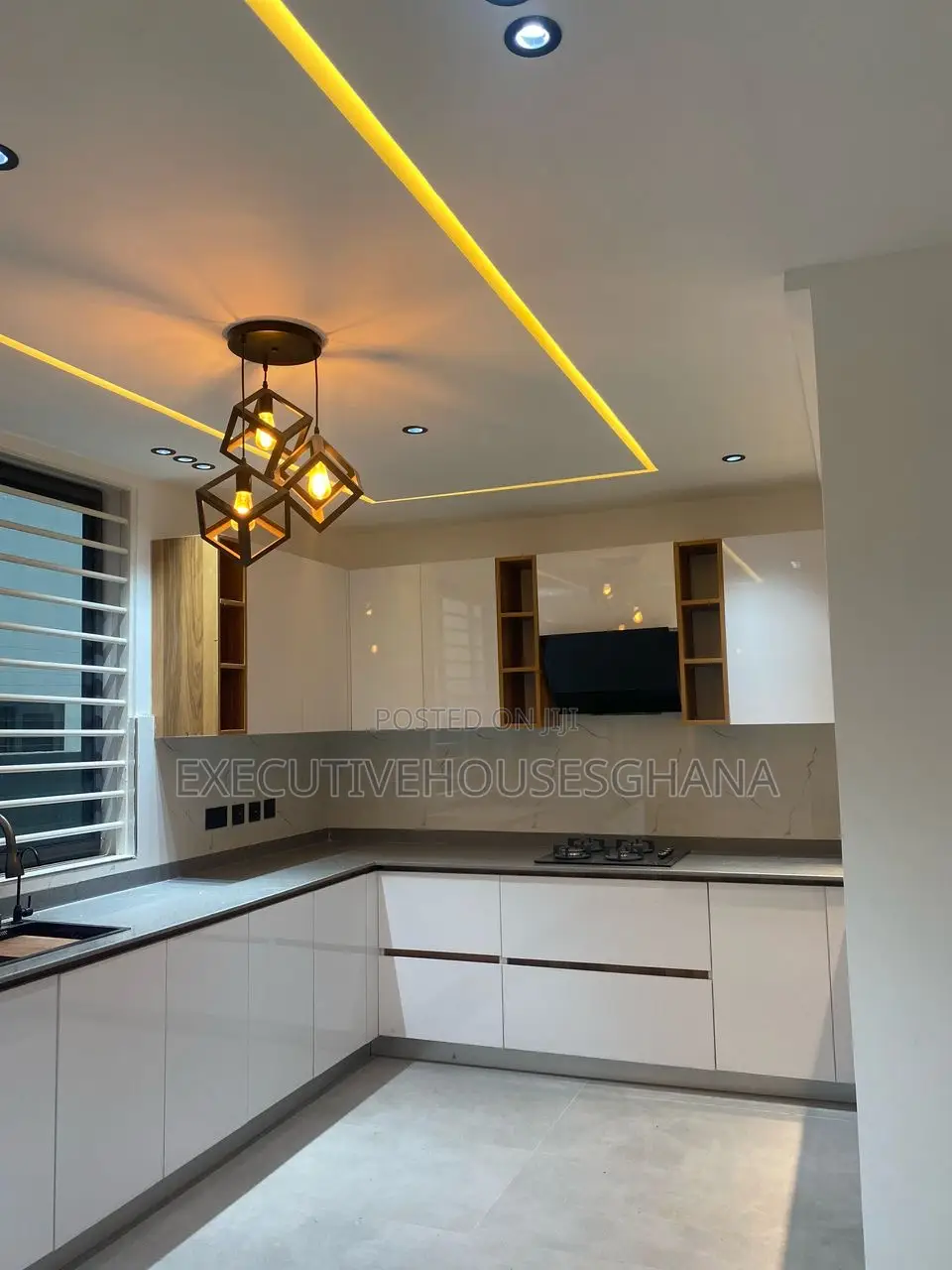 4bdrm House in Lake Side Estate for sale