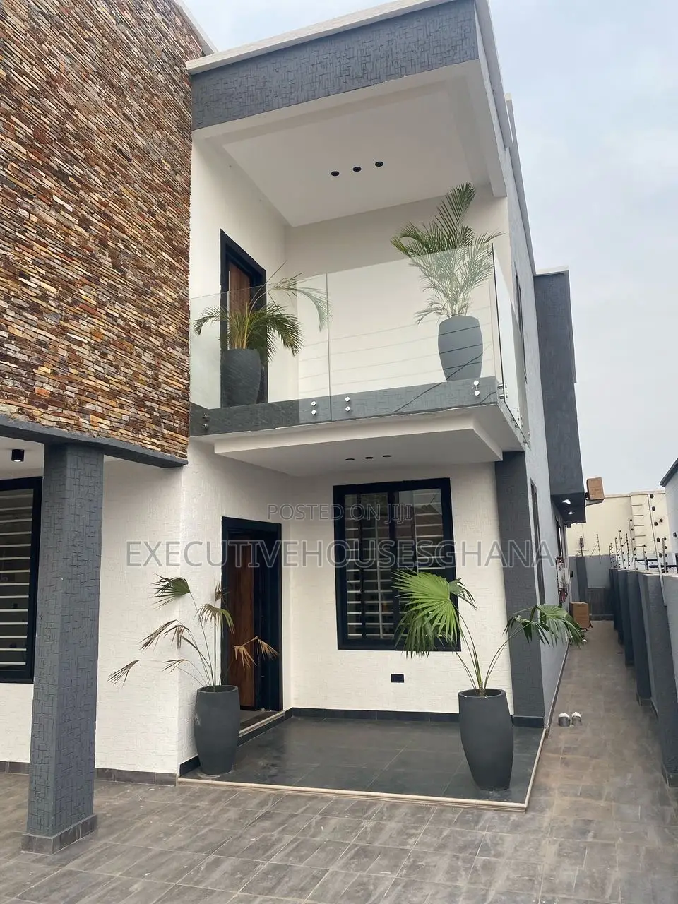 4bdrm House in Lake Side Estate for sale