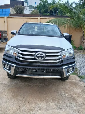 Photo - New Toyota Hilux 2023 Gray