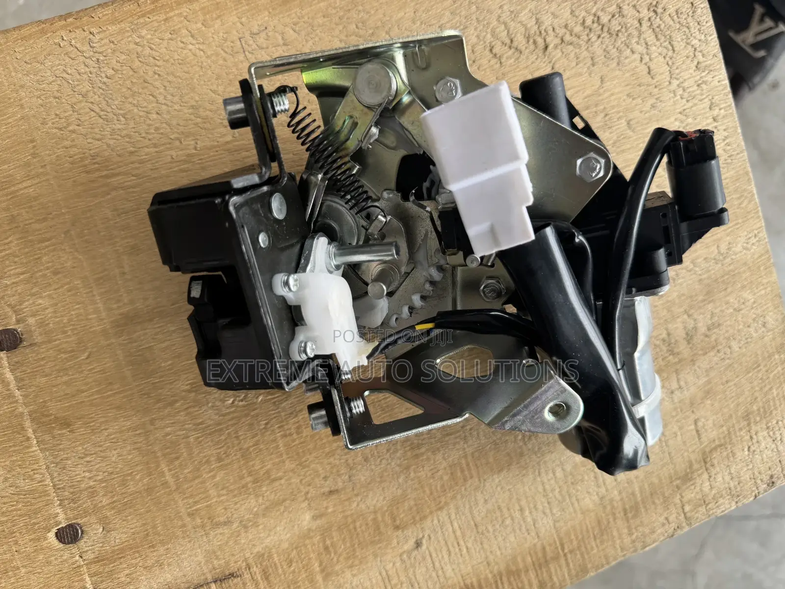 Toyota Venza Boot Lock