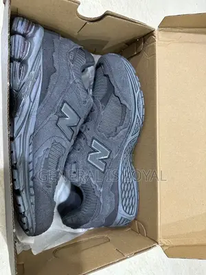 New Balance Men's 2002r