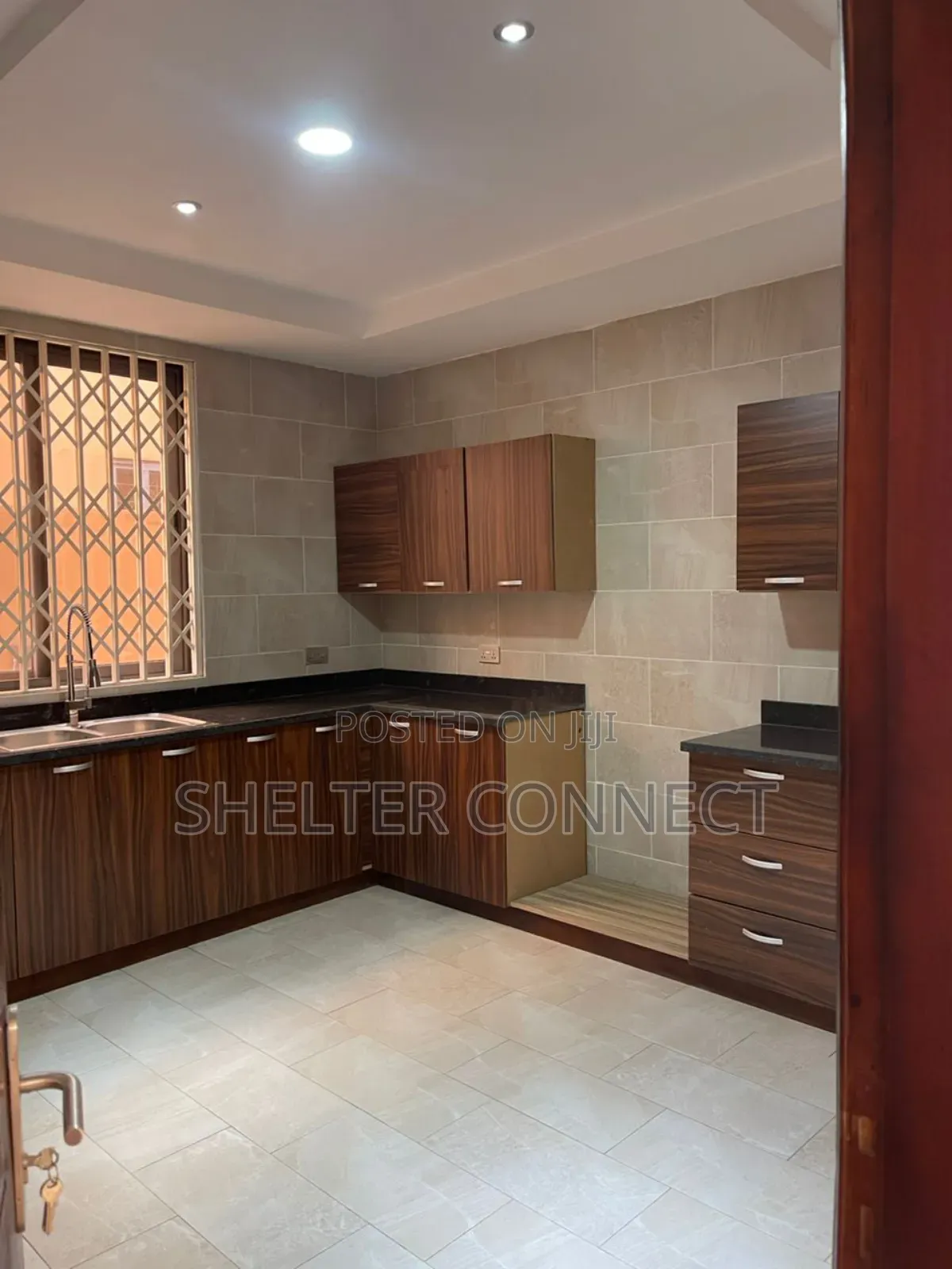 4bdrm Duplex in Oyarifa for sale