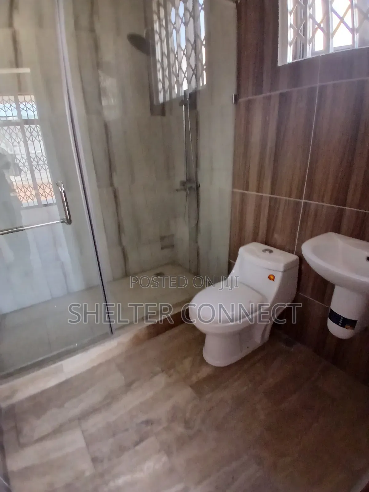 4bdrm Duplex in Oyarifa for sale