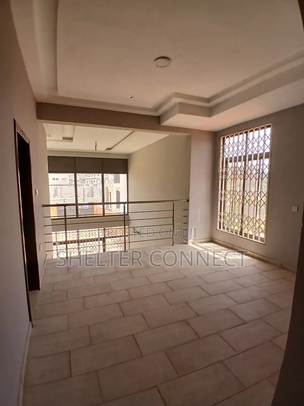 5bdrm Duplex in Oyarifa for sale