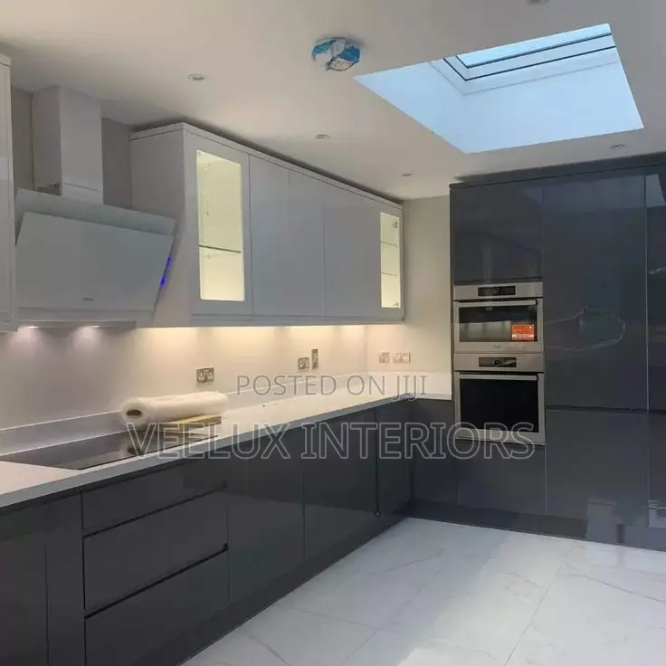 Modern Kitchen Cabinet Set + Cooker Extractor
