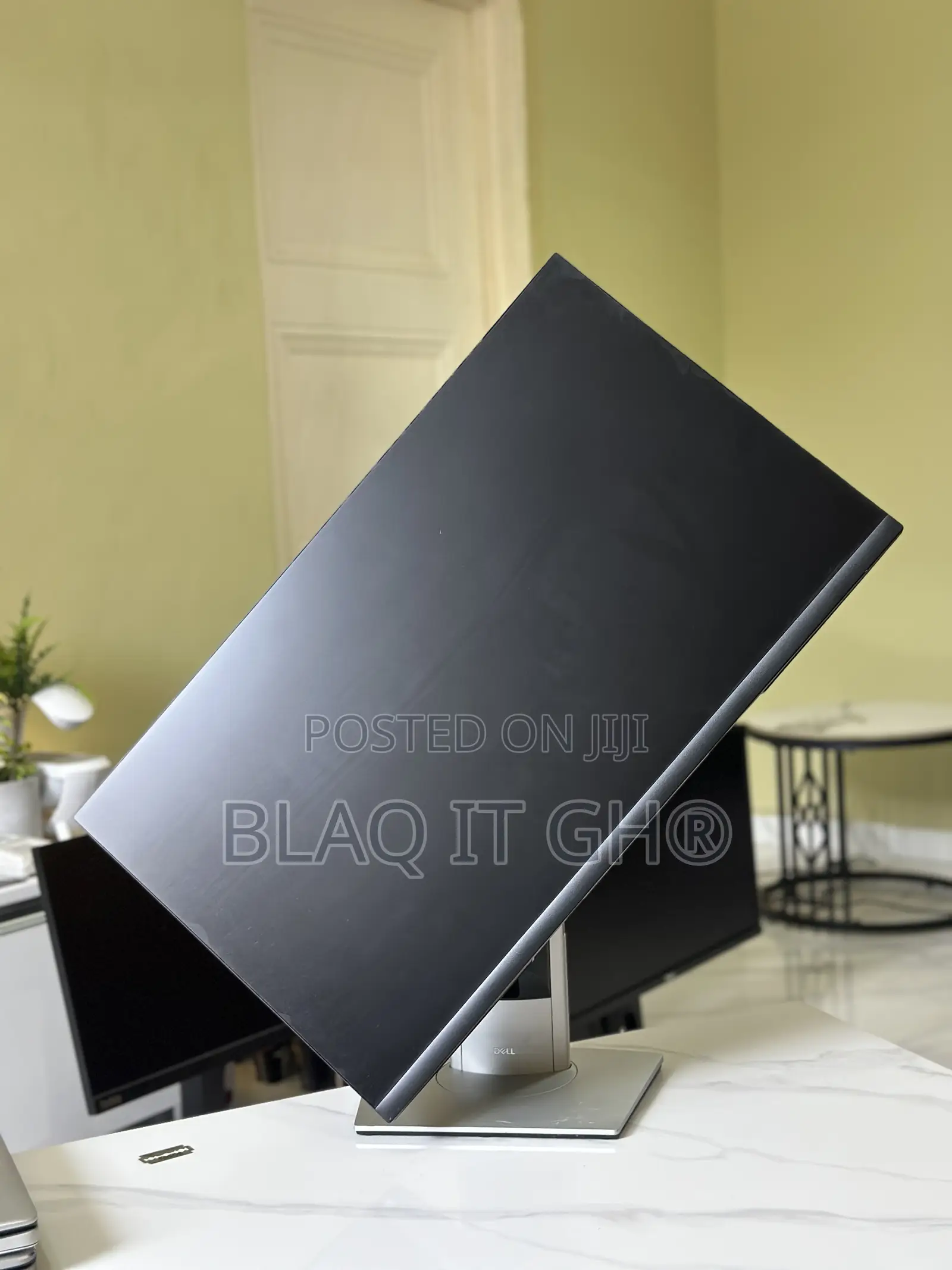 Dell 27” Inches Edgeless Full Hd Ips Monitor