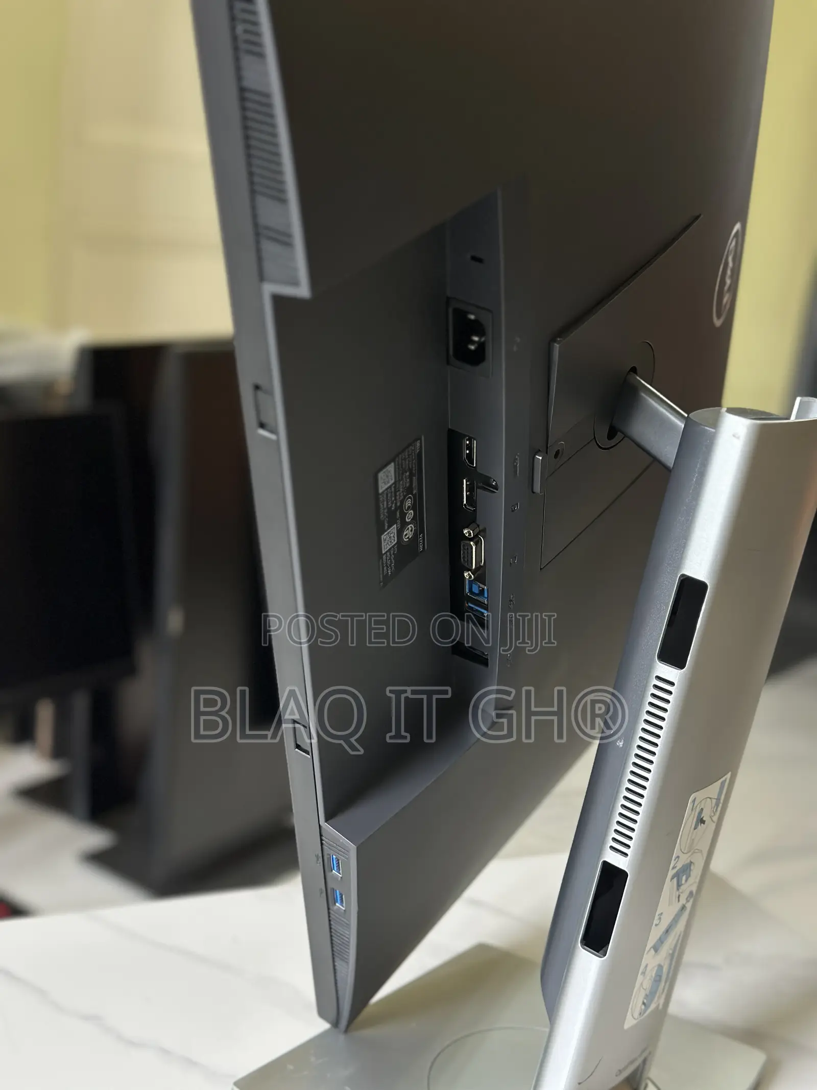 Dell 27” Inches Edgeless Full Hd Ips Monitor
