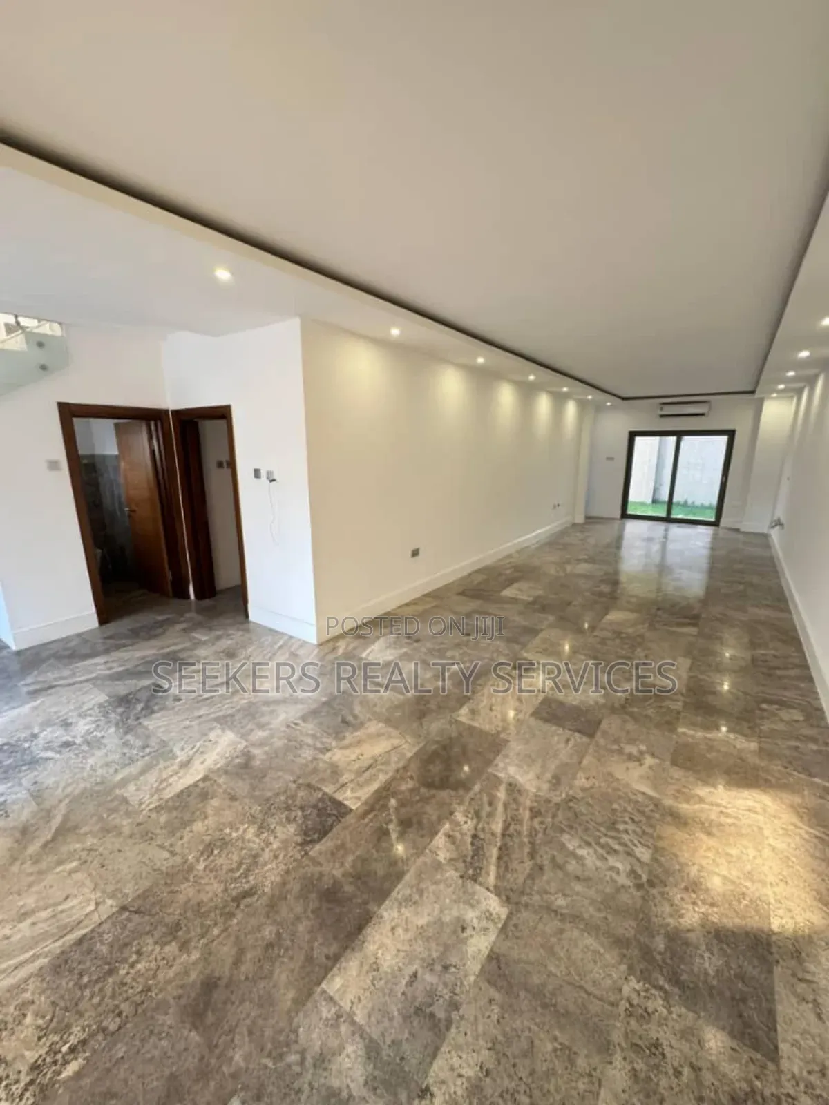5bdrm Townhouse/Terrace in Seekers Realty, Cantonments for sale